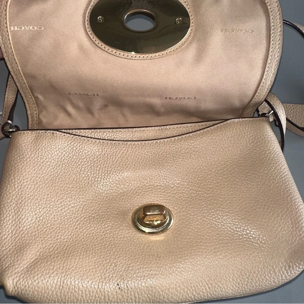 Coach Crossbody Beige‎ Tones Size 6H X 8L Fold Over Vintage Look Small Bag - Picture 7 of 12